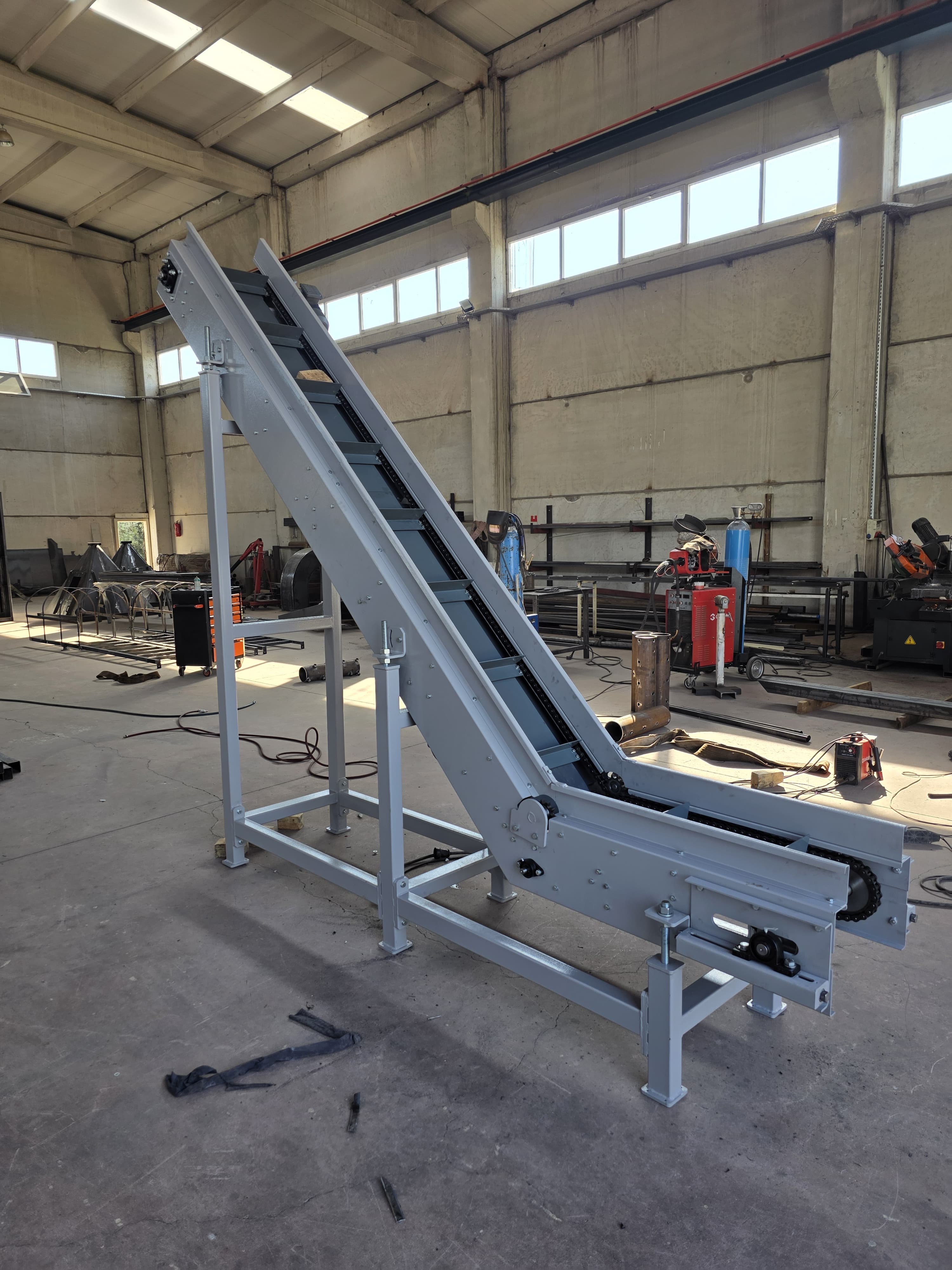 Inclined Chain Conveyor - 1
