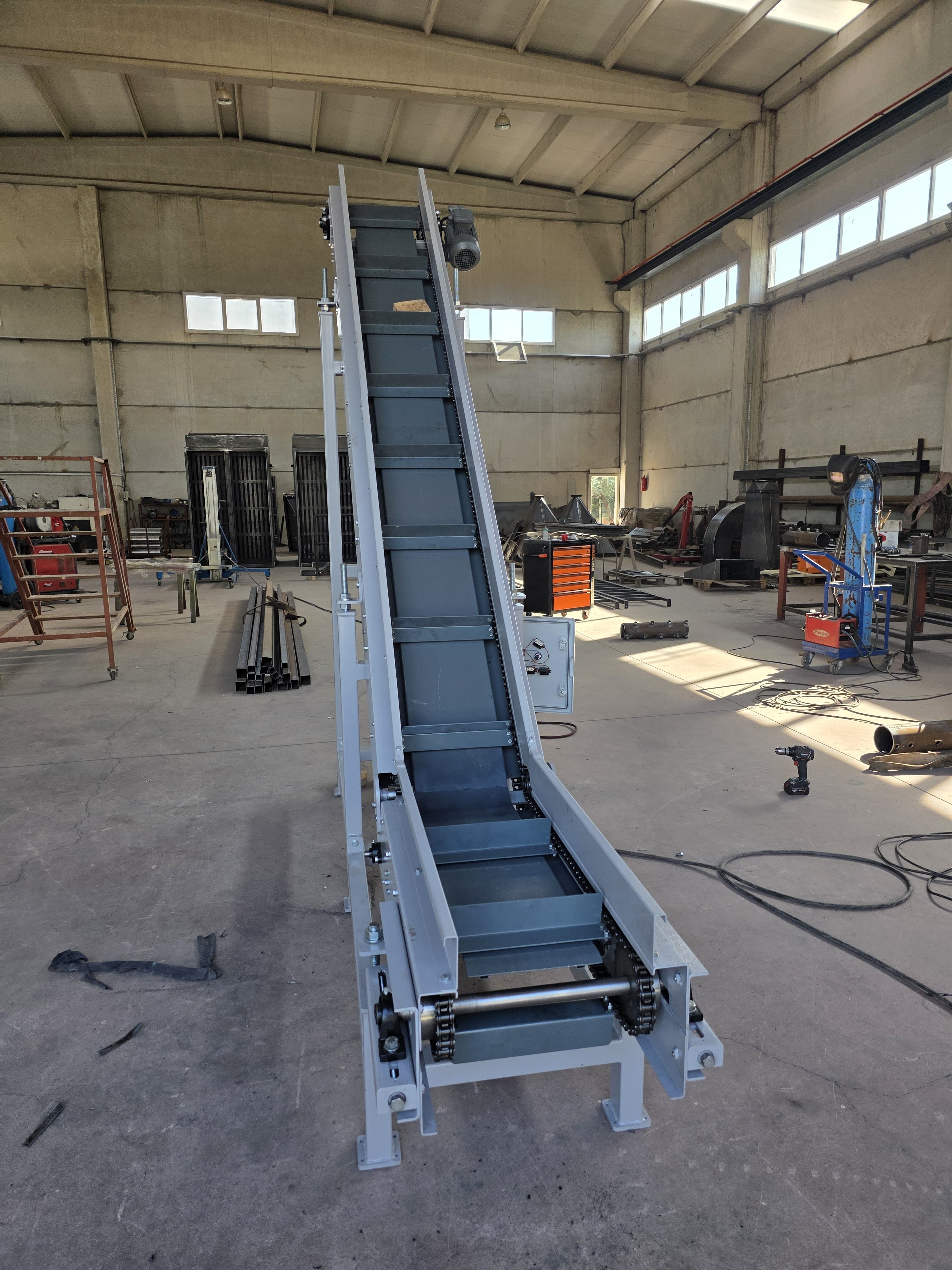 Inclined Chain Conveyor - 2